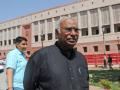 Branding everyone 'anti-nationals' a dangerous trend, warns Kharge - Hindi News | Branding everyone 'anti-nationals' a dangerous trend, warns Kharge | Latest politics News at Lokmattimes.com