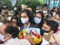 Shuttler PV Sindhu arrives to a roaring welcome - Hindi News | Shuttler PV Sindhu arrives to a roaring welcome | Latest other-sports News at Lokmattimes.com