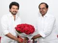 Tamil actor Vijay meets KCR in Hyderabad - Hindi News | Tamil actor Vijay meets KCR in Hyderabad | Latest politics News at Lokmattimes.com