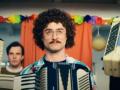 Daniel Radcliffe becomes 'Weird Al' Yankovic in 'Weird' trailer - Hindi News | Daniel Radcliffe becomes 'Weird Al' Yankovic in 'Weird' trailer | Latest entertainment News at Lokmattimes.com