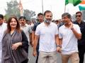 Pooja Bhatt joins Bharat Jodo Yatra in Hyderabad - Hindi News | Pooja Bhatt joins Bharat Jodo Yatra in Hyderabad | Latest entertainment News at Lokmattimes.com