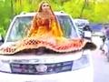 Bride rides on car bonnet, gets fined by UP cops - Hindi News | Bride rides on car bonnet, gets fined by UP cops | Latest national News at Lokmattimes.com