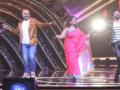 RJ Malishka surprises 'Indian Idol 13' contestant with her special vada pav treat - Hindi News | RJ Malishka surprises 'Indian Idol 13' contestant with her special vada pav treat | Latest maharashtra News at Lokmattimes.com