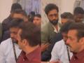 IIFA: Vicky tries to talk to Salman, gets pushed aside by his security - Hindi News | IIFA: Vicky tries to talk to Salman, gets pushed aside by his security | Latest entertainment News at Lokmattimes.com