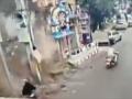 This Hyd woman has a lucky escape - Hindi News | This Hyd woman has a lucky escape | Latest national News at Lokmattimes.com