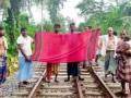 Bangladeshi youth waves flag to stop train, saves 300 lives - Hindi News | Bangladeshi youth waves flag to stop train, saves 300 lives | Latest international News at Lokmattimes.com