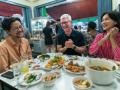 Cook visits Thailand to meet WWDC scholarship winners - Hindi News | Cook visits Thailand to meet WWDC scholarship winners | Latest technology News at Lokmattimes.com