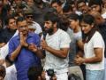 Kejriwal joins protesting wrestlers at Jantar Mantar - Hindi News | Kejriwal joins protesting wrestlers at Jantar Mantar | Latest other-sports News at Lokmattimes.com