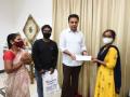KTR lends helping hand to tribal girl struggling to pursue MBBS - Hindi News | KTR lends helping hand to tribal girl struggling to pursue MBBS | Latest politics News at Lokmattimes.com