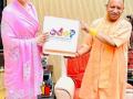 Kangana Ranaut 'humbled, honoured' on meeting UP CM Yogi Adityanath - Hindi News | Kangana Ranaut 'humbled, honoured' on meeting UP CM Yogi Adityanath | Latest entertainment News at Lokmattimes.com