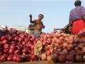 Rising onion prices bring tears to consumers in Kolkata - Hindi News | Rising onion prices bring tears to consumers in Kolkata | Latest national News at Lokmattimes.com