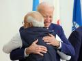 PM Modi shares hugs with Biden, Sunak - Hindi News | PM Modi shares hugs with Biden, Sunak | Latest national News at Lokmattimes.com