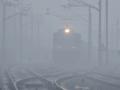 Cold and dense fog hits road, rail & air traffic movement - Hindi News | Cold and dense fog hits road, rail & air traffic movement | Latest national News at Lokmattimes.com