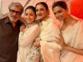 Pic from 'Gangubai Kathiawadi' premiere goes viral, fans call it dream cast - Hindi News | Pic from 'Gangubai Kathiawadi' premiere goes viral, fans call it dream cast | Latest entertainment News at Lokmattimes.com