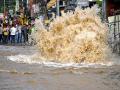 Water pipeline explodes in Guwahati; properties damaged - Hindi News | Water pipeline explodes in Guwahati; properties damaged | Latest national News at Lokmattimes.com