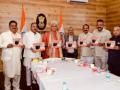 J&K LG releases Amarnath Yatra guidebook - Hindi News | J&K LG releases Amarnath Yatra guidebook | Latest politics News at Lokmattimes.com