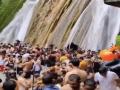 Only 50 tourists now allowed at Mussoorie's Kempty Falls, after COVID norms violated - Hindi News | Only 50 tourists now allowed at Mussoorie's Kempty Falls, after COVID norms violated | Latest national News at Lokmattimes.com