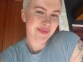 Alec Baldwin's daughter Ireland shaves her head - Hindi News | Alec Baldwin's daughter Ireland shaves her head | Latest entertainment News at Lokmattimes.com
