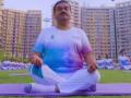 Gautam Adani and Dr Priti Adani inspire a thousand Adanians to practice Yoga - Hindi News | Gautam Adani and Dr Priti Adani inspire a thousand Adanians to practice Yoga | Latest international News at Lokmattimes.com