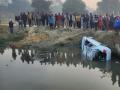 Four killed as car skids off road in Lucknow - Hindi News | Four killed as car skids off road in Lucknow | Latest national News at Lokmattimes.com
