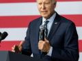 Biden falls on stage during Air Force Academy event, WH says 'he's fine' - Hindi News | Biden falls on stage during Air Force Academy event, WH says 'he's fine' | Latest politics News at Lokmattimes.com