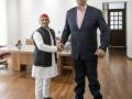 Akhilesh meets Khali in Lucknow - Hindi News | Akhilesh meets Khali in Lucknow | Latest politics News at Lokmattimes.com