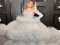 Ariana Grande tells fans to care about others and take coronavirus seriously - Hindi News | Ariana Grande tells fans to care about others and take coronavirus seriously | Latest entertainment News at Lokmattimes.com
