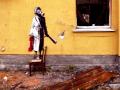 Attempt to steal Banksy mural from damaged Ukraine building foiled - Hindi News | Attempt to steal Banksy mural from damaged Ukraine building foiled | Latest international News at Lokmattimes.com