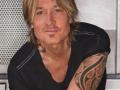 Keith Urban fills in for Covid-struck Bryan Adams at Hall of Fame concert - Hindi News | Keith Urban fills in for Covid-struck Bryan Adams at Hall of Fame concert | Latest entertainment News at Lokmattimes.com