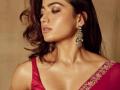 Rashmika sends Netizens into a tizzy as she sizzles in red saree - Hindi News | Rashmika sends Netizens into a tizzy as she sizzles in red saree | Latest entertainment News at Lokmattimes.com