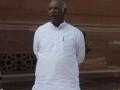 Mallikarjun Kharge reaches ED office - Hindi News | Mallikarjun Kharge reaches ED office | Latest politics News at Lokmattimes.com