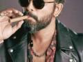 From 'bidi' in 'Pushpa' to gangster cigar, Allu Arjun's look in ad shoot goes viral - Hindi News | From 'bidi' in 'Pushpa' to gangster cigar, Allu Arjun's look in ad shoot goes viral | Latest entertainment News at Lokmattimes.com