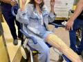 Shilpa Shetty fractures leg during shoot - Hindi News | Shilpa Shetty fractures leg during shoot | Latest entertainment News at Lokmattimes.com