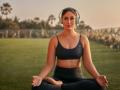 Kareena Kapoor showcases her Yoga Prowess - Hindi News | Kareena Kapoor showcases her Yoga Prowess | Latest lifestyle News at Lokmattimes.com