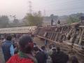 Three killed, many injured in Bengal train accident - Hindi News | Three killed, many injured in Bengal train accident | Latest national News at Lokmattimes.com