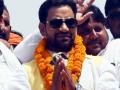 Nirahua's 'simplicity' won him hearts and votes in Azamgarh - Hindi News | Nirahua's 'simplicity' won him hearts and votes in Azamgarh | Latest national News at Lokmattimes.com