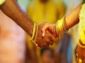 UP: Groom flees from wedding venue after not getting dowry - Hindi News | UP: Groom flees from wedding venue after not getting dowry | Latest national News at Lokmattimes.com
