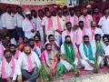 TRS continues protests against Centre over paddy procurement - Hindi News | TRS continues protests against Centre over paddy procurement | Latest politics News at Lokmattimes.com