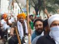 Farmers reach Karnal secretariat, stage sit-in protest - Hindi News | Farmers reach Karnal secretariat, stage sit-in protest | Latest international News at Lokmattimes.com