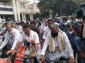 K'taka Cong leaders ride bicycles to Assembly to protest price rise - Hindi News | K'taka Cong leaders ride bicycles to Assembly to protest price rise | Latest politics News at Lokmattimes.com