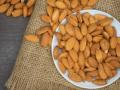Snack on almonds for better skin health - Hindi News | Snack on almonds for better skin health | Latest lifestyle News at Lokmattimes.com