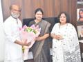 Sasikala calls on Rajinikanth at his Poes Garden residence - Hindi News | Sasikala calls on Rajinikanth at his Poes Garden residence | Latest politics News at Lokmattimes.com