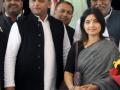 Dimple Yadav takes oath as Lok Sabha MP, seeks Sonia's blessings - Hindi News | Dimple Yadav takes oath as Lok Sabha MP, seeks Sonia's blessings | Latest politics News at Lokmattimes.com