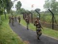Three Bangladeshi intruders nabbed by BSF in Bengal's Murshidabad - Hindi News | Three Bangladeshi intruders nabbed by BSF in Bengal's Murshidabad | Latest national News at Lokmattimes.com