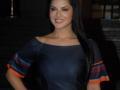 Sunny Leone hits the beach with her man and 'little nuggets' - Hindi News | Sunny Leone hits the beach with her man and 'little nuggets' | Latest lifestyle News at Lokmattimes.com
