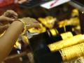 Gold price rallying on hopes of a pause by US Fed - Hindi News | Gold price rallying on hopes of a pause by US Fed | Latest international News at Lokmattimes.com