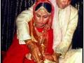 Big B shares vintage pic from wedding on 49th marriage anniversary - Hindi News | Big B shares vintage pic from wedding on 49th marriage anniversary | Latest entertainment News at Lokmattimes.com
