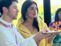 Priyanka, Nick Jonas perform Lakshmi puja at Los Angeles home - Hindi News | Priyanka, Nick Jonas perform Lakshmi puja at Los Angeles home | Latest entertainment News at Lokmattimes.com