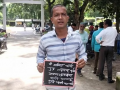 Criminal surrenders in UP with 'Don’t Shoot Me' placard - Hindi News | Criminal surrenders in UP with 'Don’t Shoot Me' placard | Latest national News at Lokmattimes.com