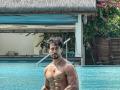Tiger Shroff flaunts his perfect washboard abs in pool picture - Hindi News | Tiger Shroff flaunts his perfect washboard abs in pool picture | Latest entertainment News at Lokmattimes.com